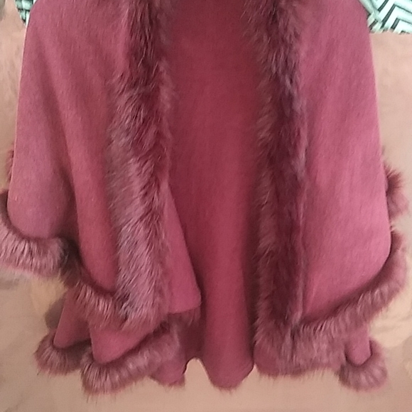 Sioni Studio Faux Fur Sweater. Color Burgandy. Size L/XL. Keeps you warm! - Picture 2 of 5